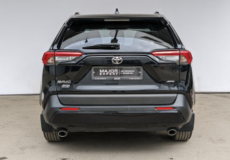 Подержанный автомобиль Toyota RAV4 2022 года (15 фото)
