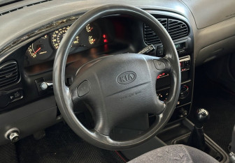 Подержанный автомобиль Kia Spectra Sedan 2006 года (12 фото)