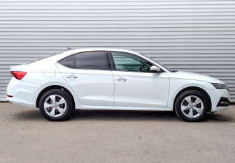 Подержанный автомобиль Skoda Octavia Liftback 2021 года (4 фото)