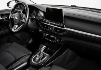 Подержанный автомобиль Kia Cerato Sedan 2019 года (10 фото)