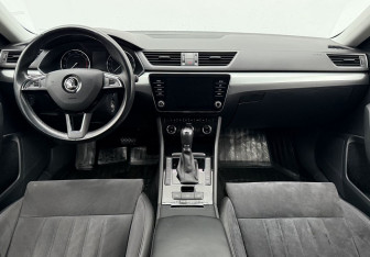Подержанный автомобиль Skoda Superb Liftback 2017 года (12 фото)