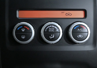 Подержанный автомобиль Nissan Pathfinder 2014 года (13 фото)