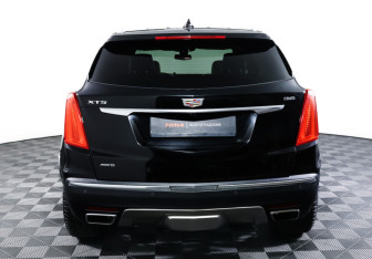 Подержанный автомобиль Cadillac XT5 2016 года (6 фото)
