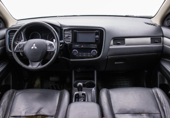 Подержанный автомобиль Mitsubishi Outlander 2013 года (5 фото)