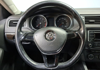 Подержанный автомобиль Volkswagen Jetta Sedan 2015 года (16 фото)