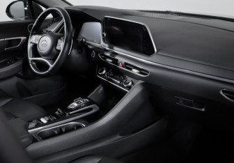 Подержанный автомобиль Hyundai Sonata 2022 года (9 фото)