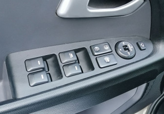 Подержанный автомобиль Kia Sportage 2012 года (13 фото)