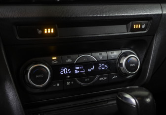 Подержанный автомобиль Mazda 3 Hatchback 2013 года (13 фото)