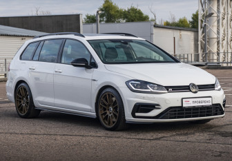 Подержанный автомобиль Volkswagen Golf R Wagon 2020 года (3 фото)