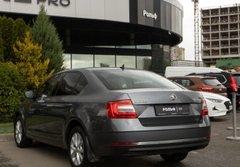 Подержанный автомобиль Skoda Octavia Liftback 2017 года (5 фото)