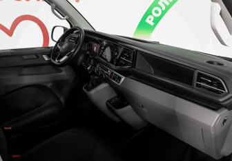 Подержанный автомобиль Volkswagen Caravelle 2022 года (9 фото)