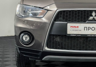 Подержанный автомобиль Mitsubishi Outlander 2009 года (15 фото)