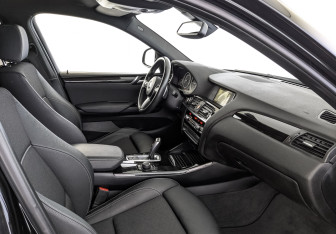 Подержанный автомобиль BMW X4 2017 года (13 фото)
