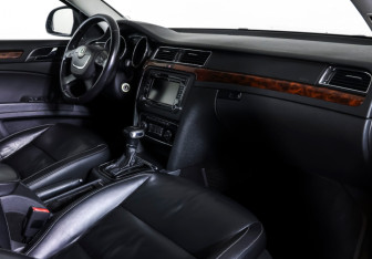 Подержанный автомобиль Skoda Superb Liftback 2010 года (10 фото)