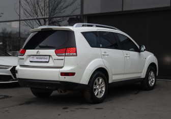 Подержанный автомобиль Citroen C-Crosser 2011 года (5 фото)