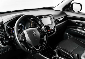 Подержанный автомобиль Mitsubishi Outlander 2021 года (9 фото)