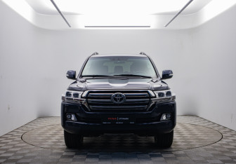 Подержанный автомобиль Toyota Land Cruiser Suv 2017 года (2 фото)
