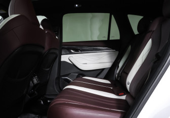 Подержанный автомобиль Geely Monjaro 2024 года (12 фото)