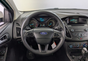 Подержанный автомобиль Ford Focus Wagon 2017 года (25 фото)