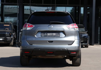 Подержанный автомобиль Nissan X-Trail 2015 года (6 фото)