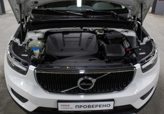 Подержанный автомобиль Volvo XC40 2019 года (9 фото)