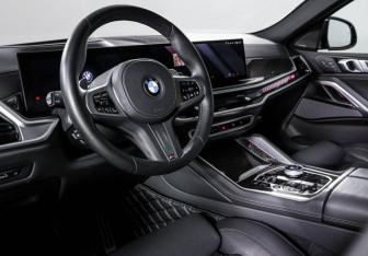 Подержанный автомобиль BMW X6 2025 года (14 фото)