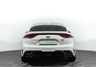 Подержанный автомобиль Kia Stinger 2021 года (6 фото)