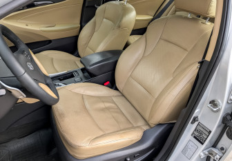 Подержанный автомобиль Hyundai Sonata 2011 года (20 фото)