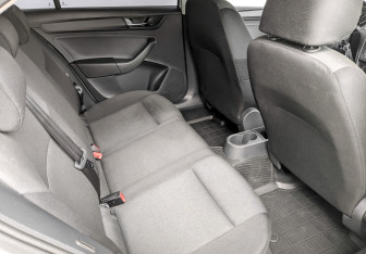 Подержанный автомобиль Skoda Rapid Liftback 2018 года (12 фото)