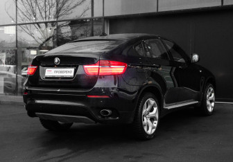 Подержанный автомобиль BMW X6 2010 года (5 фото)
