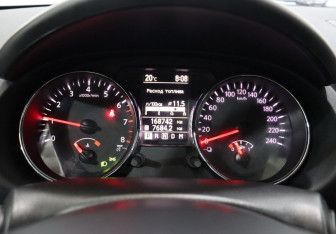 Подержанный автомобиль Nissan Qashqai 2011 года (16 фото)