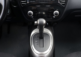 Подержанный автомобиль Nissan Juke 2011 года (18 фото)