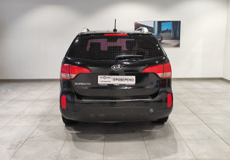 Подержанный автомобиль Kia Sorento 2017 года (6 фото)