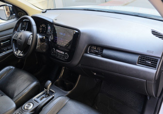 Подержанный автомобиль Mitsubishi Outlander 2013 года (7 фото)