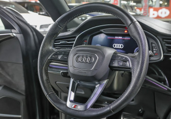 Подержанный автомобиль Audi Q8 2019 года (16 фото)