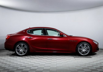 Подержанный автомобиль Maserati Ghibli Sedan 2014 года (4 фото)