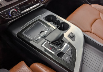 Подержанный автомобиль Audi Q7 2017 года (27 фото)
