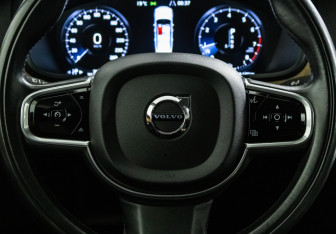 Подержанный автомобиль Volvo S90 2017 года (12 фото)