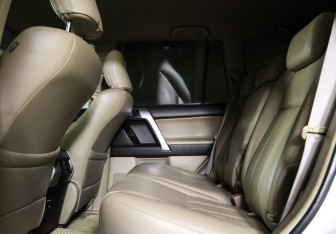 Подержанный автомобиль Toyota Land Cruiser Prado 2011 года (11 фото)