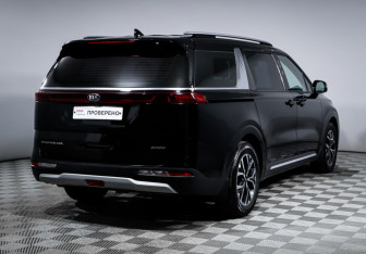 Подержанный автомобиль Kia Carnival 2021 года (5 фото)