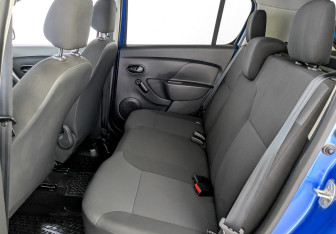 Подержанный автомобиль Renault Sandero 2014 года (12 фото)