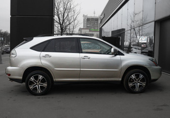 Подержанный автомобиль Lexus RX 2005 года (4 фото)