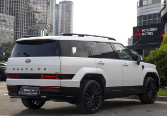 Подержанный автомобиль Hyundai Santa Fe 2024 года (5 фото)