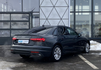 Подержанный автомобиль Audi A4 Sedan 2020 года (5 фото)