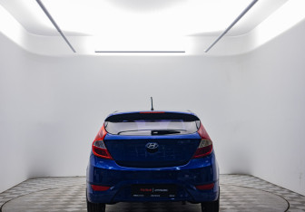 Подержанный автомобиль Hyundai Solaris Hatchback 2011 года (6 фото)