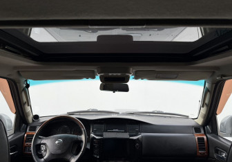 Подержанный автомобиль Nissan Patrol 2008 года (12 фото)