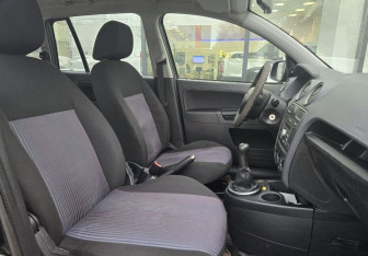 Подержанный автомобиль Ford Fusion 2011 года (10 фото)