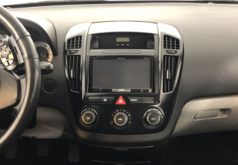 Подержанный автомобиль Kia Ceed Hatchback 2009 года (8 фото)