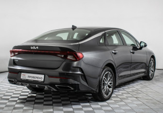 Подержанный автомобиль Kia K5 2022 года (5 фото)
