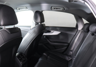 Подержанный автомобиль Audi A4 Sedan 2018 года (8 фото)